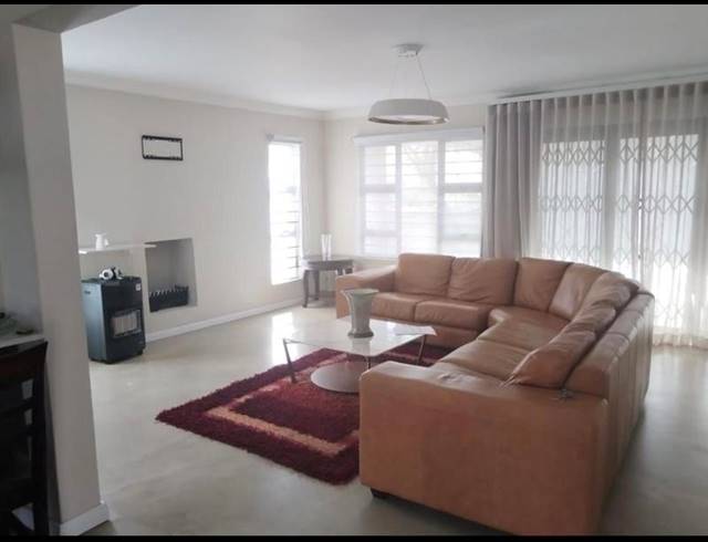 3 BEDROOM HOUSE FOR SALE IN COSMO CITY